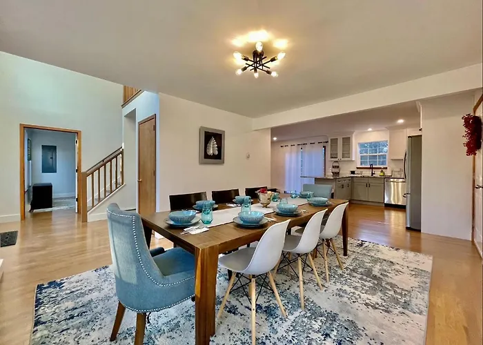 Modern Poconos Home, Game Room, Pool, Waterparks