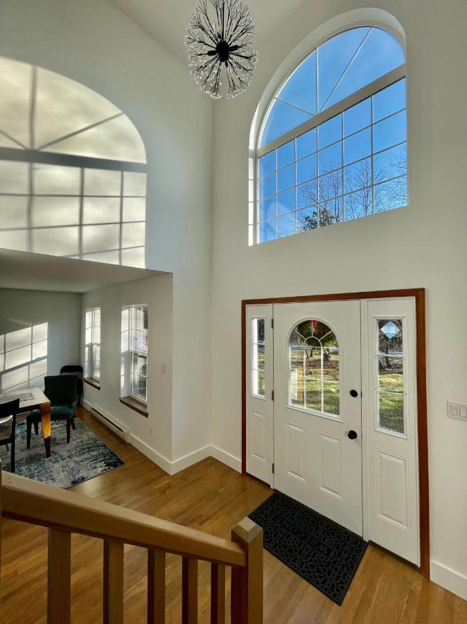 Modern Poconos Home, Game Room, Pool, Waterparks Chalé Albrightsville