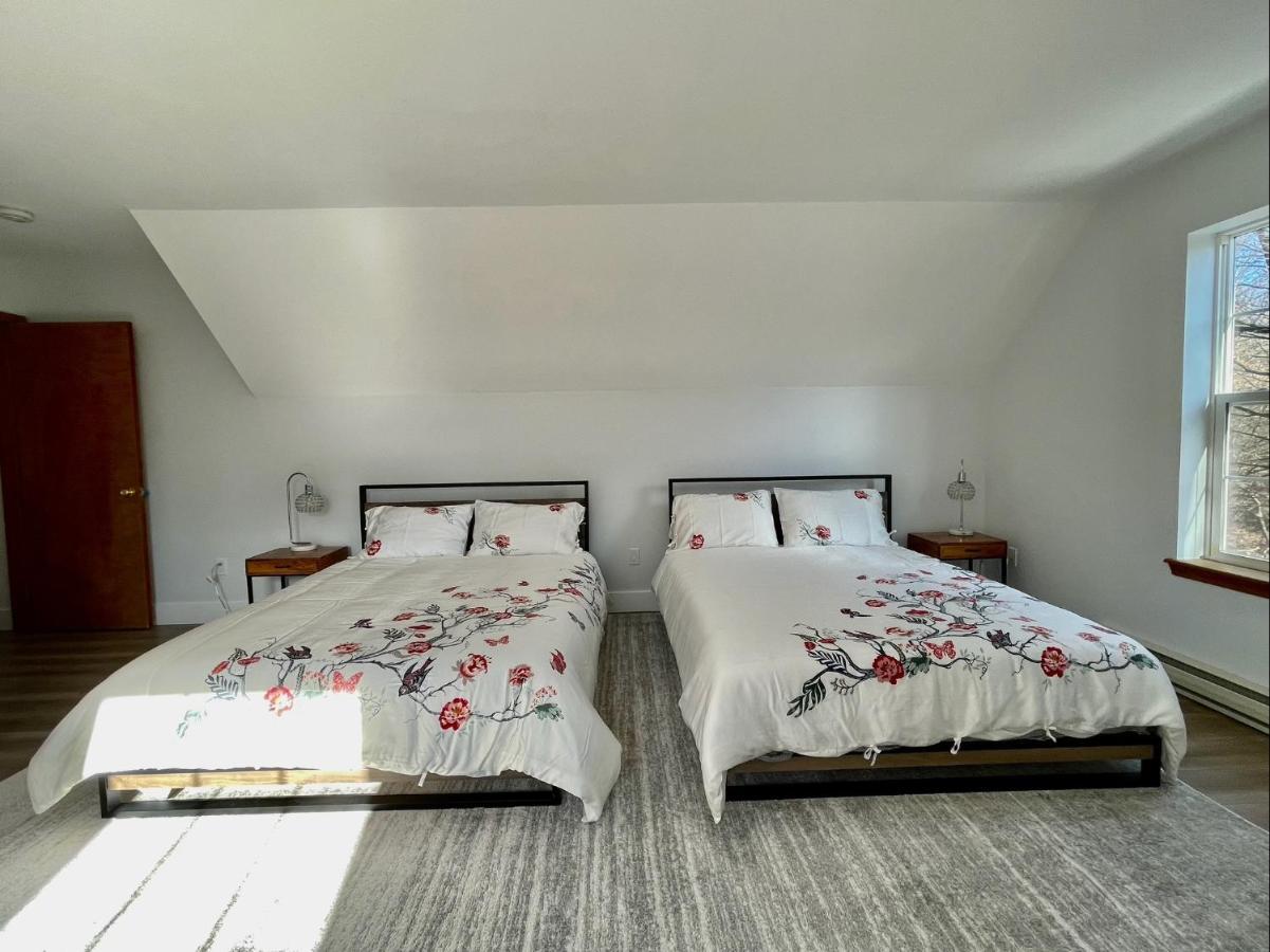 Chalé Modern Poconos Home, Game Room, Pool, Waterparks *
