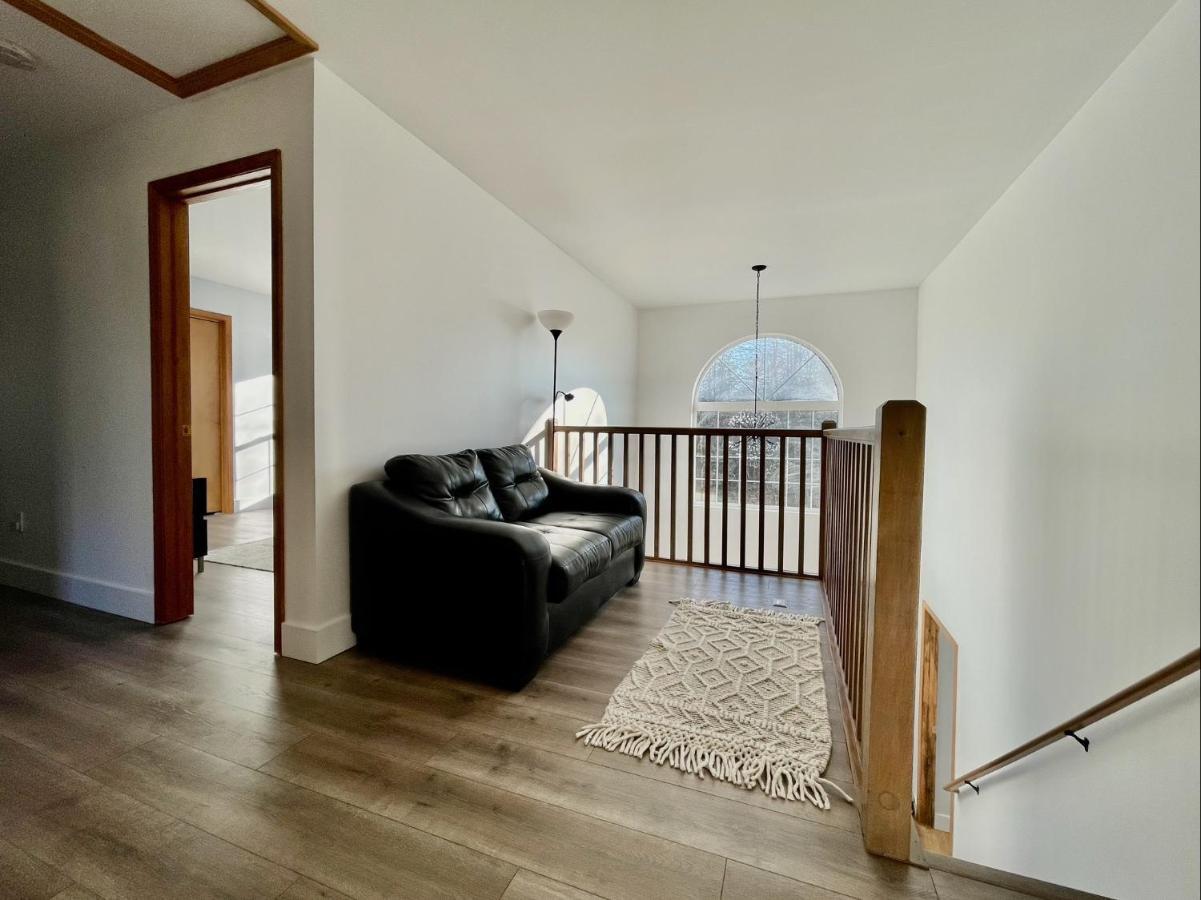 Modern Poconos Home, Game Room, Pool, Waterparks *