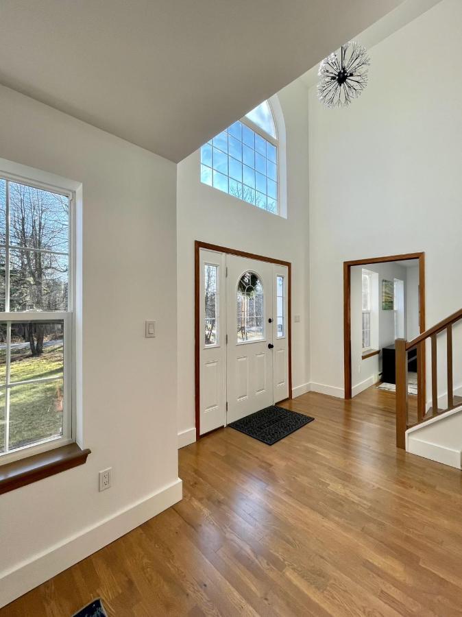Modern Poconos Home, Game Room, Pool, Waterparks *
