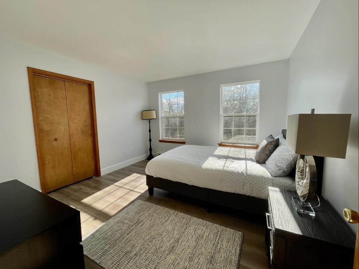 Modern Poconos Home, Game Room, Pool, Waterparks *